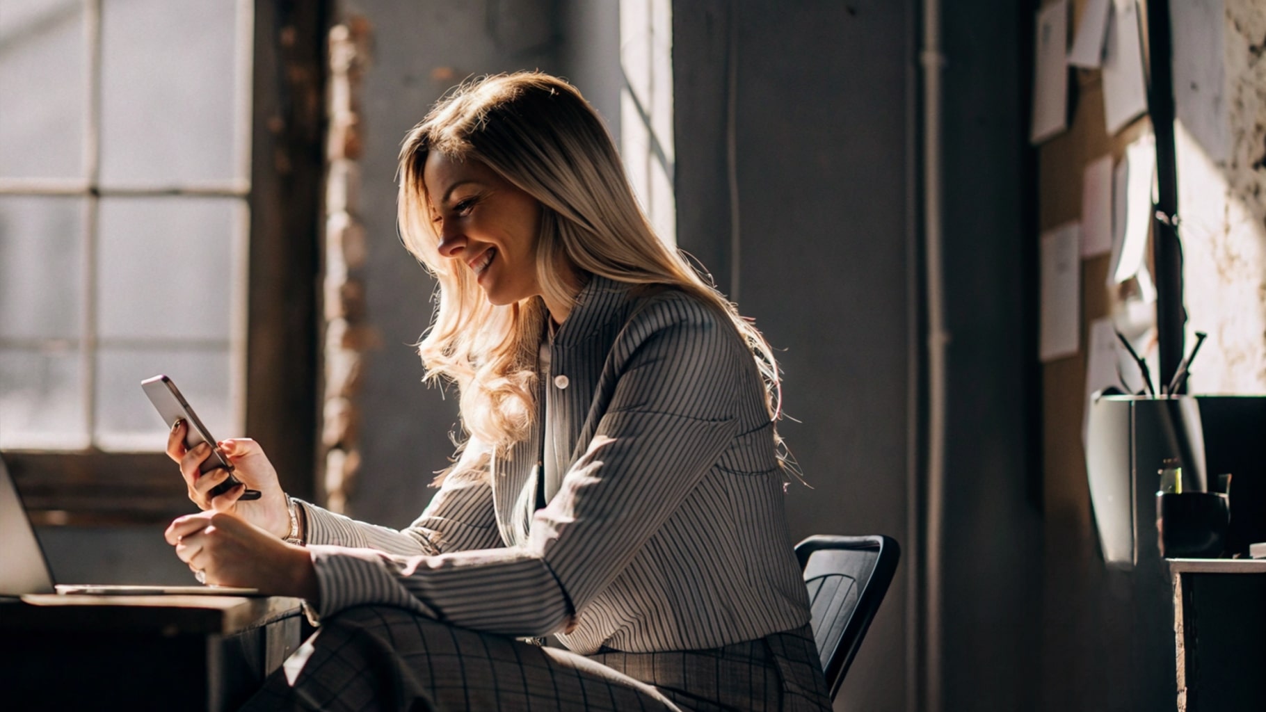 Professionals using Gliglish in workplace setting